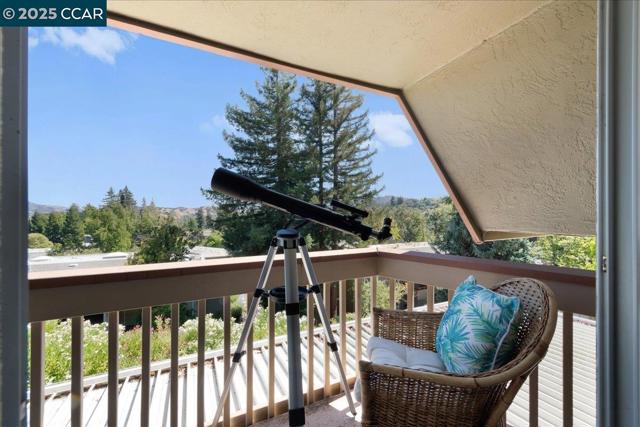 1256 Skycrest Dr, Walnut Creek CA: https://media.crmls.org/mediaz/49797203-084b-4ee4-b7cd-02568d33f604.jpg