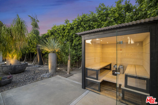 5304 Louise Avenue, Encino CA: https://media.crmls.org/mediaz/4979912a-288e-4a39-a4ec-ac42f5cf157d.jpg