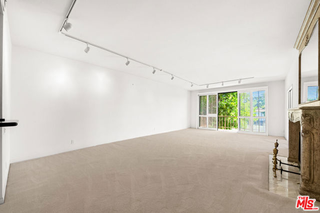 4454 Ventura Canyon Avenue, Sherman Oaks CA: https://media.crmls.org/mediaz/4979e957-e29d-4050-9f20-62734b978198.jpg