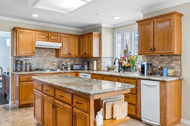 2561 Upper Bay Drive, Oxnard CA: https://media.crmls.org/mediaz/4979fdd2-98d7-4235-8529-29ce6a1dec51.jpg