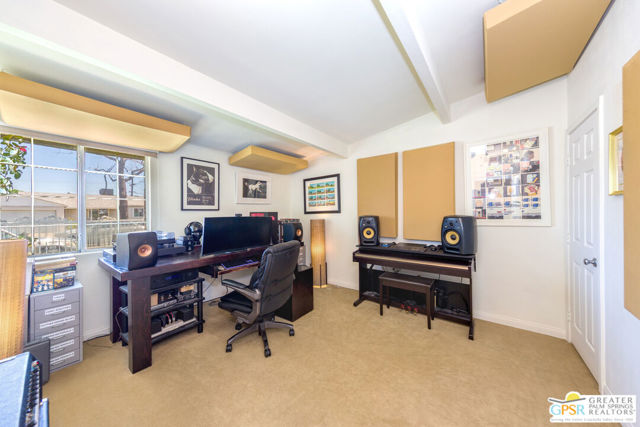 13613 Muscatine Street, Arleta CA: https://media.crmls.org/mediaz/497aa265-967a-4184-b583-e1e1ea70ef9d.jpg