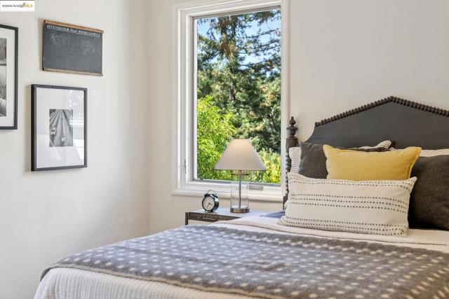 1301 Mountain Blvd, Oakland CA: https://media.crmls.org/mediaz/497b6007-4c81-4994-a457-5373b4be29b2.jpg