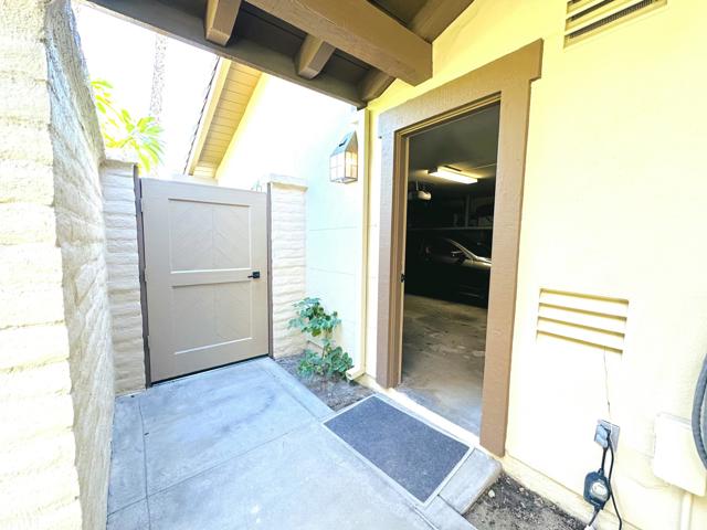 107 Tanglewood Trail, Palm Desert CA: https://media.crmls.org/mediaz/497c5d2d-aecb-4161-b2a7-d5c0cb4fffaa.jpg
