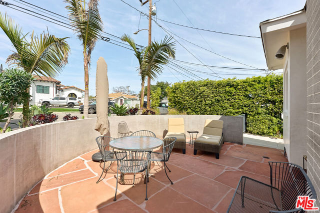 514 California Street, El Segundo CA: https://media.crmls.org/mediaz/497cc93d-57b7-42e6-a58a-f1d62702310d.jpg