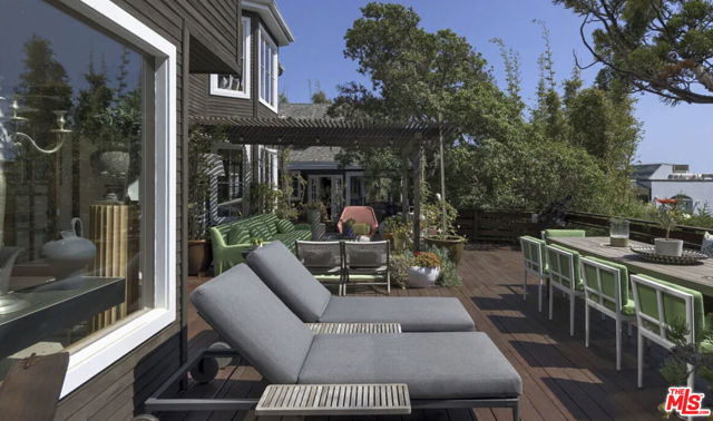 31840 Seafield Drive, Malibu CA: https://media.crmls.org/mediaz/497d53ed-9934-4764-8e2c-584bbda80405.jpg