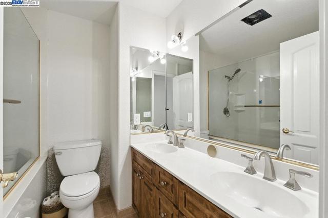 21798 Independent School Rd, Castro Valley CA: https://media.crmls.org/mediaz/497ddcb5-6312-4a04-9c75-dcf2e0f5887f.jpg
