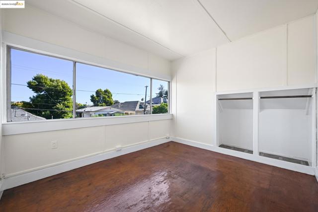 806 54Th St, Oakland CA: https://media.crmls.org/mediaz/497e5a3a-c02e-431e-9912-db188cba52a2.jpg