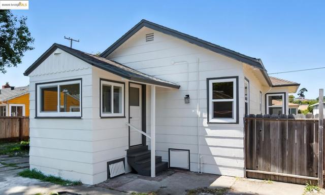 6124 Santa Cruz AVE, Richmond CA: https://media.crmls.org/mediaz/497f18bf-9ea3-4700-979f-ac16e1fbbfa9.jpg