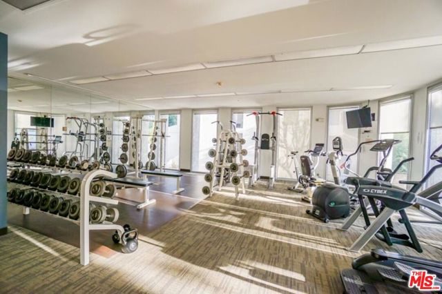 800 W 1st Street, Los Angeles CA: https://media.crmls.org/mediaz/497f23cf-ad57-4d96-9de7-bfb83e2e778e.jpg
