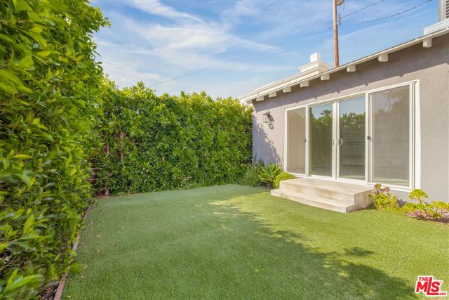 1016 S Bundy Drive, Los Angeles CA: https://media.crmls.org/mediaz/497f41c0-2cab-4cb7-b8d7-281ecc4a89e3.jpg