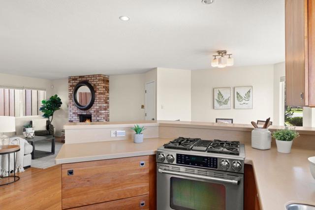 861 Railroad Avenue, Half Moon Bay CA: https://media.crmls.org/mediaz/497f4ff6-9e6e-4ac0-acd6-bbfef48ddf97.jpg