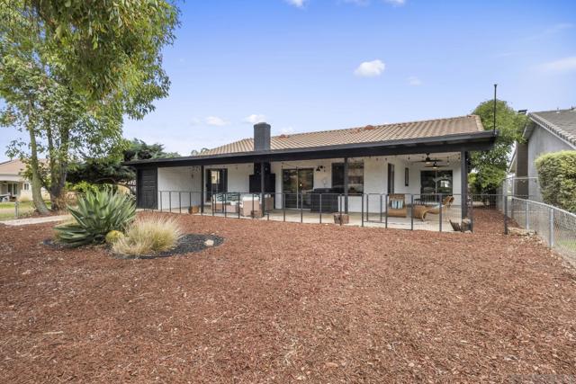 23235 Canyon Lake Dr S, Canyon Lake CA: https://media.crmls.org/mediaz/497f83b8-a345-4f0a-9d3c-e68e0797f737.jpg