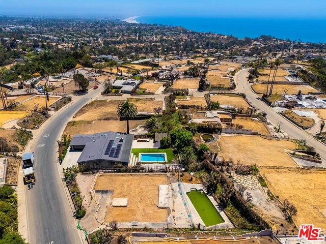 1033 Lachman Lane, Pacific Palisades CA: https://media.crmls.org/mediaz/497fe327-b444-4a23-95d5-760769698855.jpg