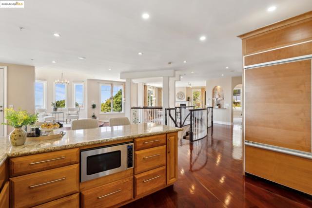 1580 Regency Ct, El Cerrito CA: https://media.crmls.org/mediaz/498031ab-b298-45c3-abba-c95a2d6ec767.jpg