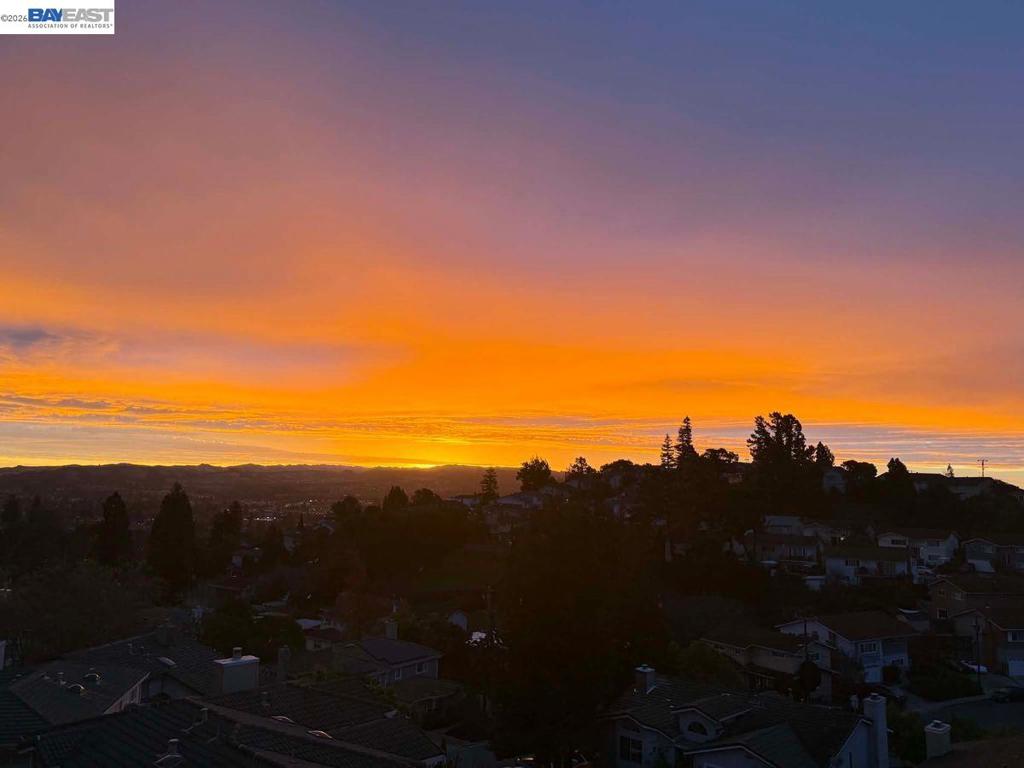 https://media.crmls.org/mediaz/4980580f-765d-40e8-8d79-b0fcdc8eadb5.jpg?preset=X-Large