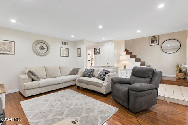 8235 Mason Avenue, Winnetka CA: https://media.crmls.org/mediaz/498061d8-9173-41f9-9466-d285d36d3245.jpg