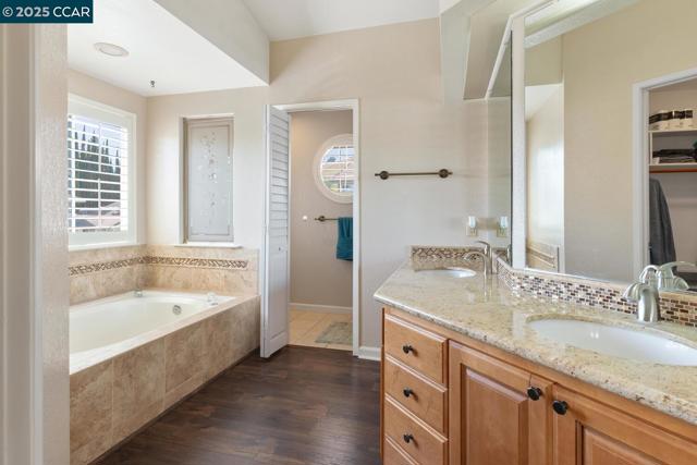 313 Willowwood Ct, Vacaville CA: https://media.crmls.org/mediaz/49808c60-f7f0-4108-bb93-da2c151c81cf.jpg