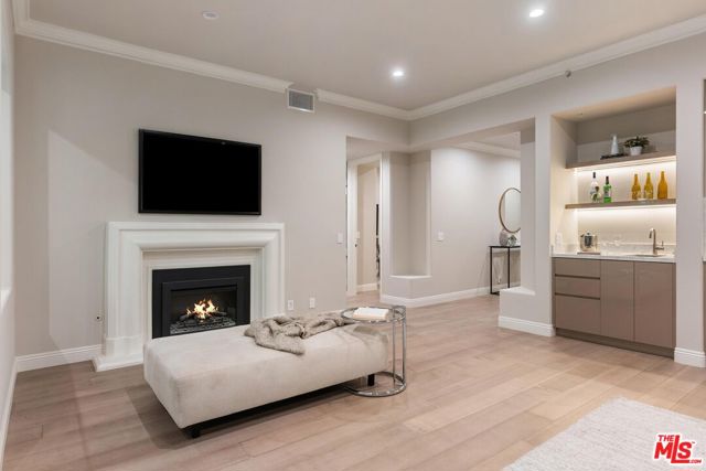 11500 San Vicente Boulevard, Los Angeles CA: https://media.crmls.org/mediaz/4980d261-0acb-4a64-9ba6-5638a2f697a5.jpg