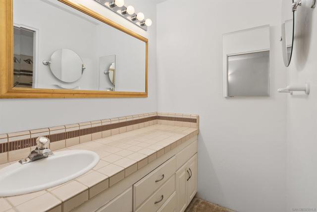 405 W Nutmeg St, San Diego CA: https://media.crmls.org/mediaz/4980dd59-a409-4b2b-9a42-a2792b8ff25b.jpg