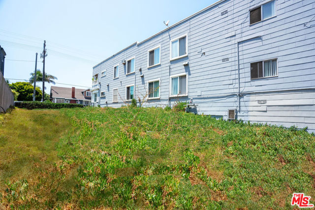 1816 Pacific Avenue, Venice CA: https://media.crmls.org/mediaz/498133c5-b279-4938-8b2d-c95cf0769811.jpg