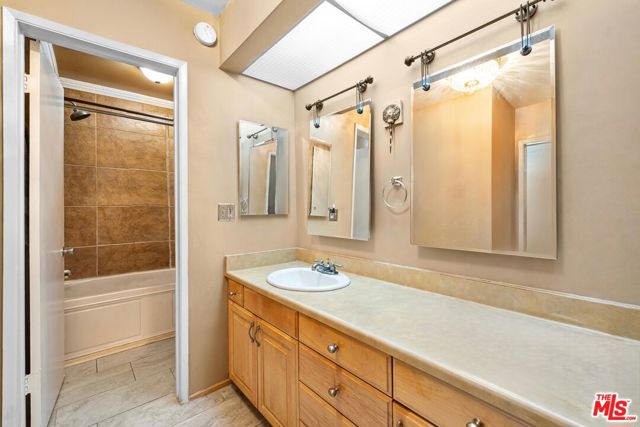 5651 Sumner Way, 203 photo 13