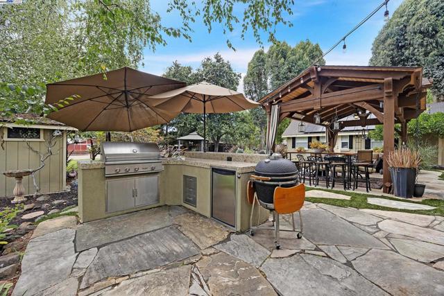 6745 Alisal St, Pleasanton CA: https://media.crmls.org/mediaz/49820d72-e85f-49c4-b670-094a91314605.jpg