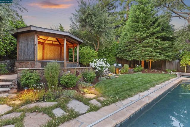51 Ivy Dr, Orinda CA: https://media.crmls.org/mediaz/4982129f-d426-4ce2-8c46-d10f1cabdd8e.jpg