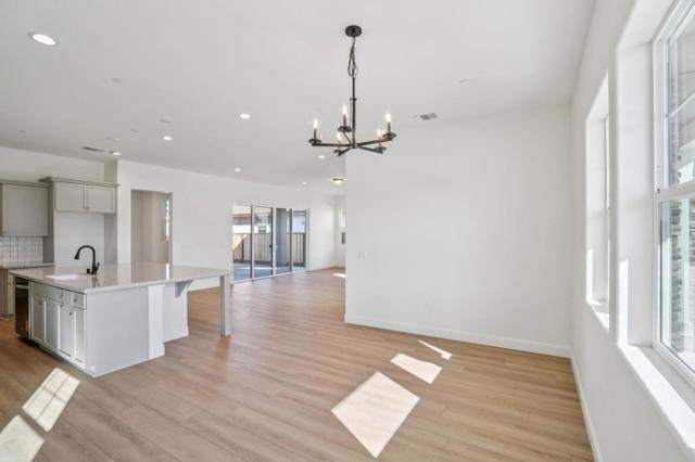 607 Santa Ynez Way, Marina CA: https://media.crmls.org/mediaz/49825100-3e7c-455f-a535-9e93595b92fe.jpg