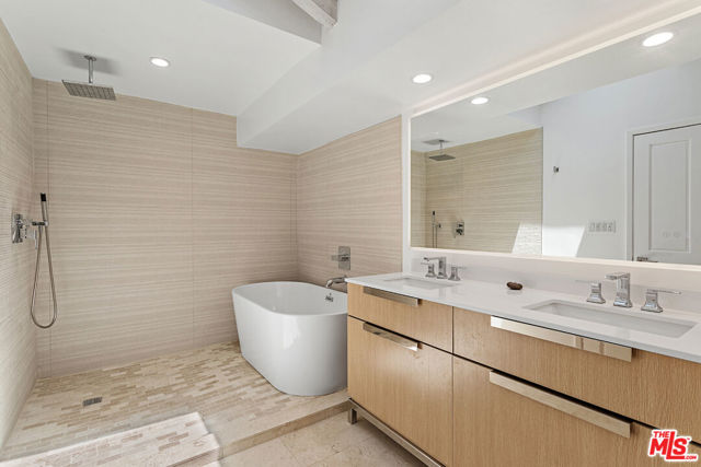 3933 Mandeville Canyon Road, Los Angeles CA: https://media.crmls.org/mediaz/4982a96a-f8a1-4a5f-9b00-d99d0988734b.jpg