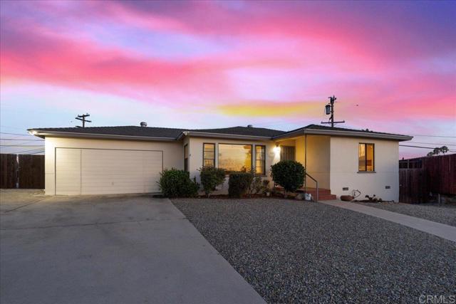 1131 Mary St, El Cajon CA: https://media.crmls.org/mediaz/4982c7d1-7640-475c-a63b-3f9fc6a8ec5c.jpg