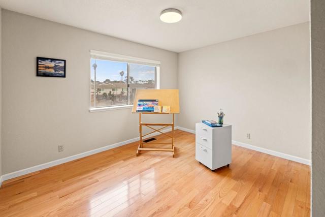 3097 Messinger Drive, Marina CA: https://media.crmls.org/mediaz/49837b7f-d9c7-4d50-9f39-93a7bce647e1.jpg