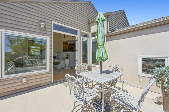 Detail Gallery Image 8 of 45 For 2542 Manchester Ave, Cardiff By The Sea,  CA 92007 - 3 Beds | 3/1 Baths