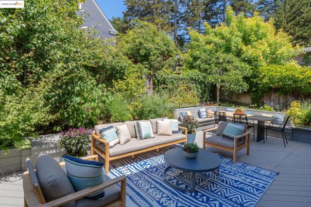 2773 Argyle Street, Oakland CA: https://media.crmls.org/mediaz/49839715-0fcb-4403-99a0-589b6c18da07.jpg