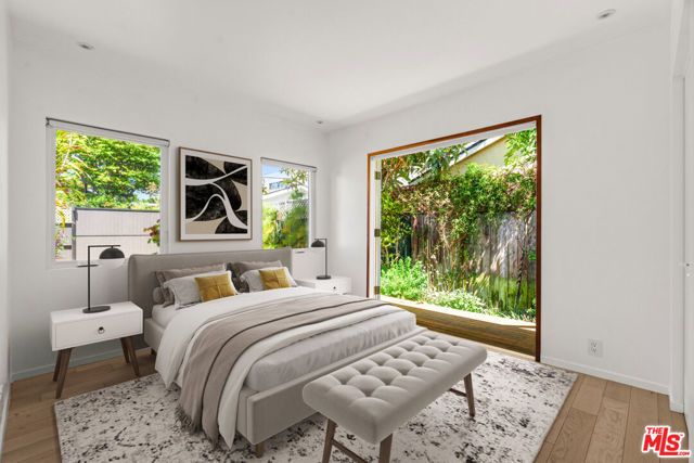2425 Cloy Avenue, Venice CA: https://media.crmls.org/mediaz/49839b29-1aa0-4a08-b41b-6109532baf33.jpg