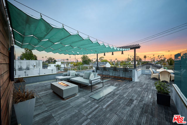 2329 Clement Avenue, Venice CA: https://media.crmls.org/mediaz/49846031-7c97-4a93-97bc-a9557b7a9c74.jpg