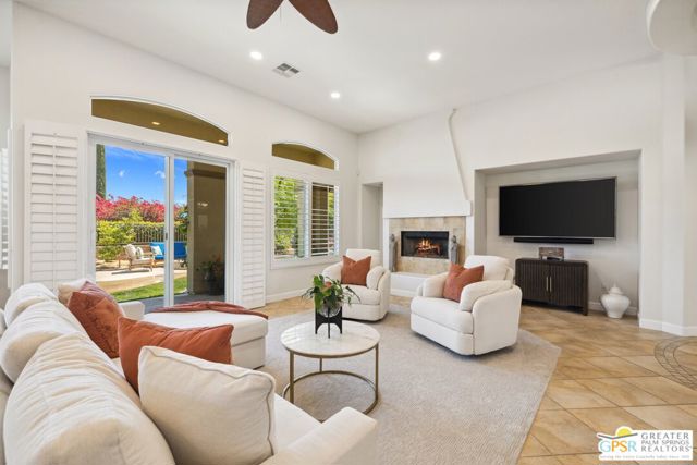 1 Toscana Way, Rancho Mirage CA: https://media.crmls.org/mediaz/4984d8cc-cfd0-4aef-b9cf-6fe3c418c2d6.jpg