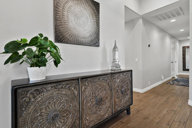 55280 Riviera, La Quinta CA: https://media.crmls.org/mediaz/498518a9-2350-40df-86da-34ba14dd8f17.jpg