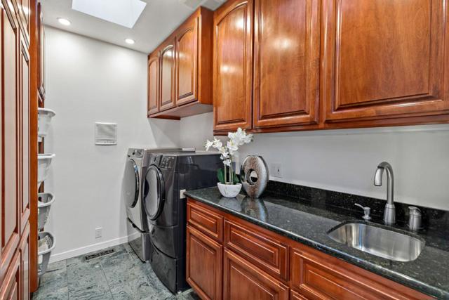 131 Los Vientos Way, San Carlos CA: https://media.crmls.org/mediaz/4985b4b7-3ee6-44ac-9293-c8acc6d04785.jpg