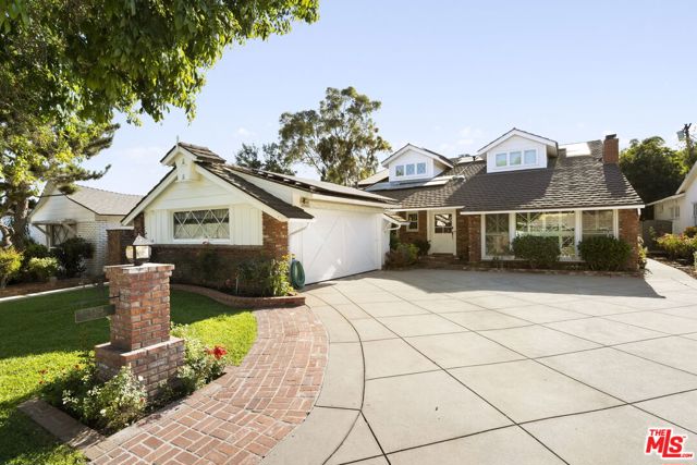 5509 Saloma Avenue photo 1