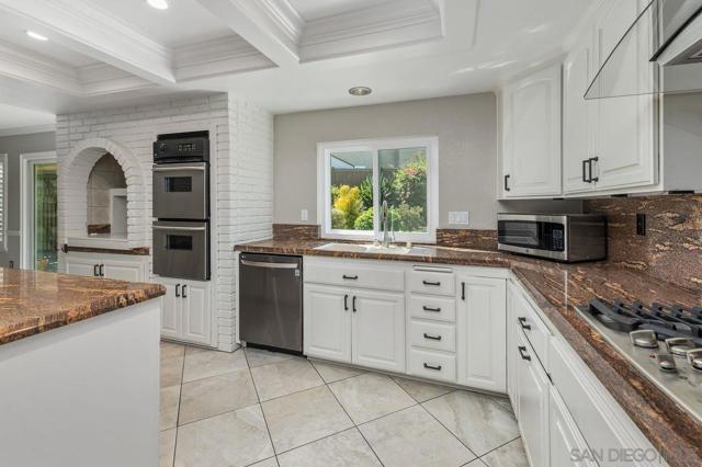 11666 Papagallo Court, San Diego CA: https://media.crmls.org/mediaz/49863277-2ff0-4aac-a304-f4ad13e5a4bc.jpg