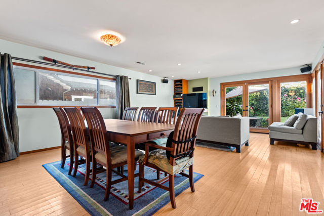 6347 W 84th Street, Los Angeles CA: https://media.crmls.org/mediaz/4986546e-729e-42ef-a5b3-f211dd3fbcd8.jpg