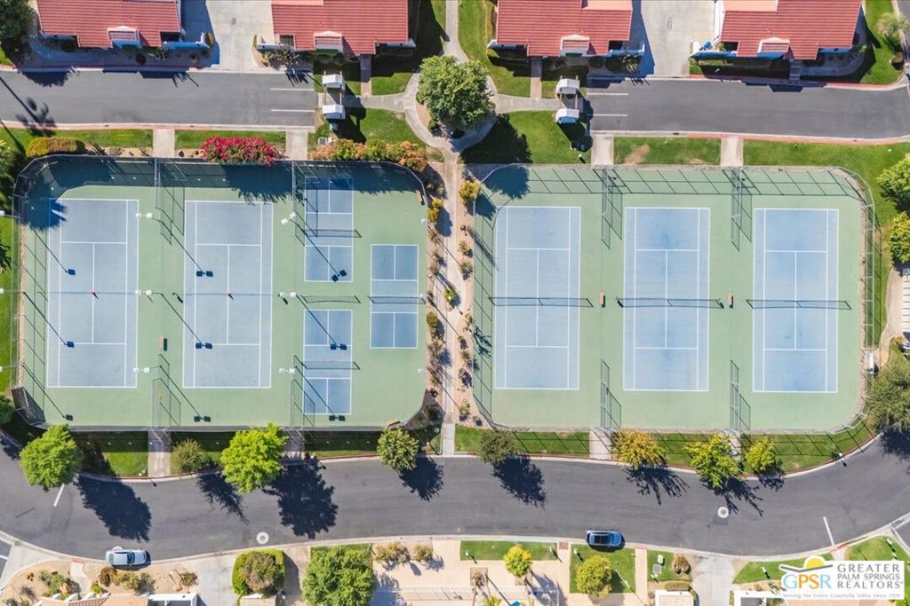 https://media.crmls.org/mediaz/4986a261-d2b3-4c8c-81fc-7d122aa650dc.jpg?preset=X-Large