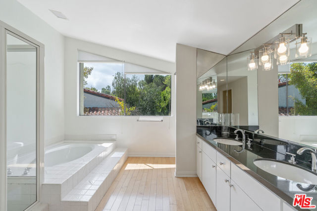 23454 Park Hermosa, Calabasas CA: https://media.crmls.org/mediaz/4986b5aa-15e7-412f-8f4c-6dab820c696d.jpg