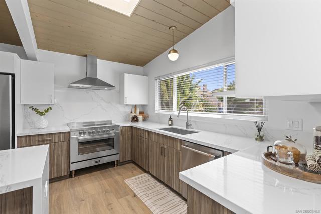 5152 College Gardens Court, San Diego CA: https://media.crmls.org/mediaz/4987018d-7487-4a8e-8b43-2efef596c108.jpg