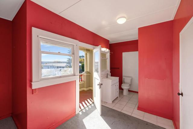 486 VAN BUREN ST, Monterey CA: https://media.crmls.org/mediaz/498748b5-4e4e-4fca-abb9-550adc7d3e9d.jpg
