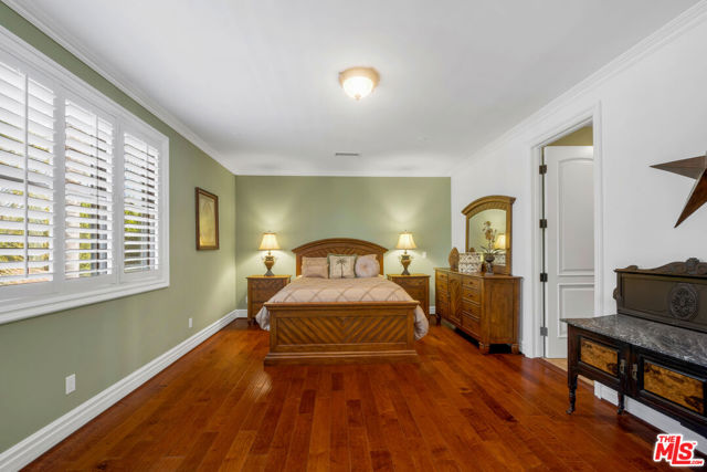 14933 Sutton Street, Sherman Oaks CA: https://media.crmls.org/mediaz/4988139c-dff6-4605-b8f7-6543e595b2e4.jpg