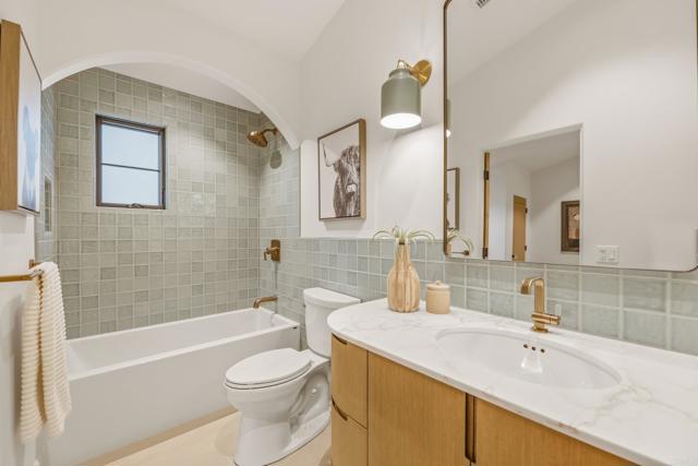 Detail Gallery Image 54 of 72 For 8341 La Jolla Scenic Dr, La Jolla,  CA 92037 - 5 Beds | 5/1 Baths