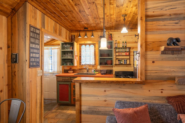 40114 Esterly Lane, Big Bear CA: https://media.crmls.org/mediaz/4989f00e-20e2-4add-90c7-93753983b2b5.jpg