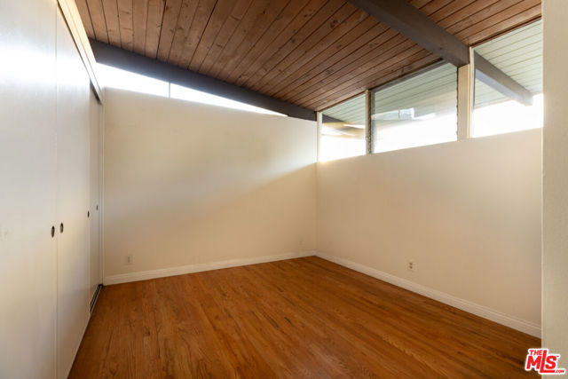 11133 Rose Avenue, Los Angeles CA: https://media.crmls.org/mediaz/498a1ab1-b8cb-47d1-a7a0-0c3a9891f671.jpg