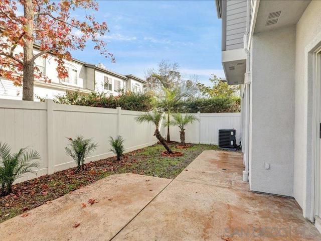 8641 Via Mallorca, La Jolla CA: https://media.crmls.org/mediaz/498a8c7c-52a0-4ed6-ae4e-97009eb9a593.jpg